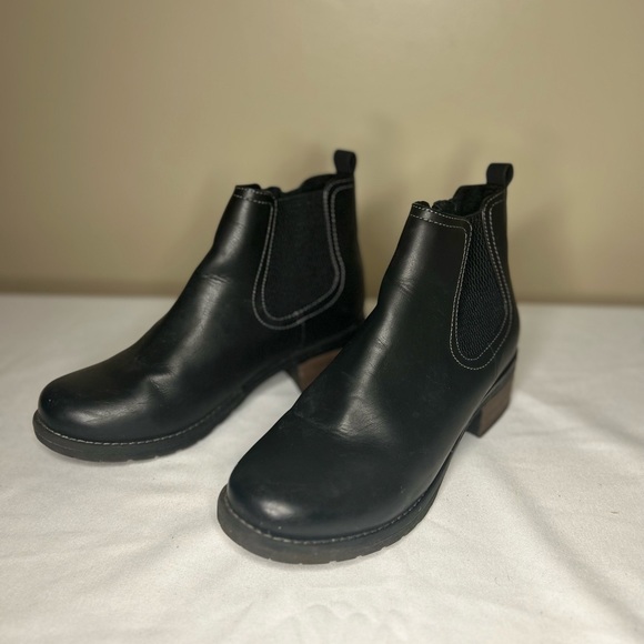 Eastland JASMINE CHELSEA BLACK BOOT - Picture 2 of 6